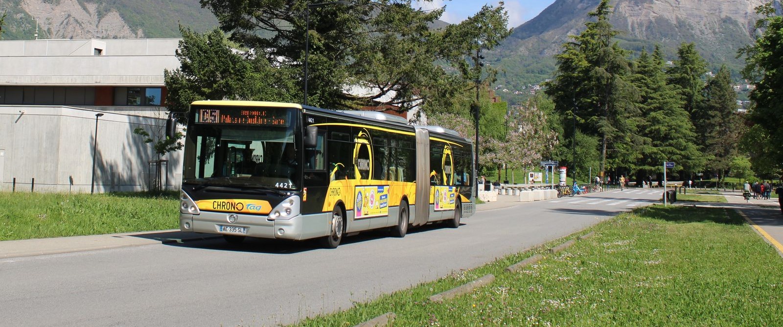 Bus 4421 secteur de l'arrêt Les Alpilles 